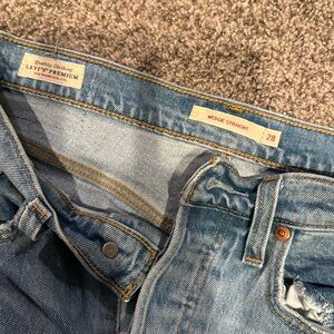 Levi's size 28 Jeans wedgie straight